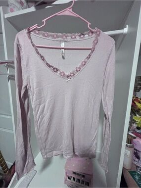 Women's Lace-Trim Long Sleeve V-Neck Top - Light Pink